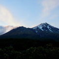 Mt Taranaki spielt mit den Wolken