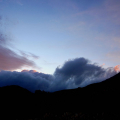 Mt Taranaki spielt mit den Wolken