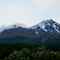 Mt Taranaki spielt mit den Wolken